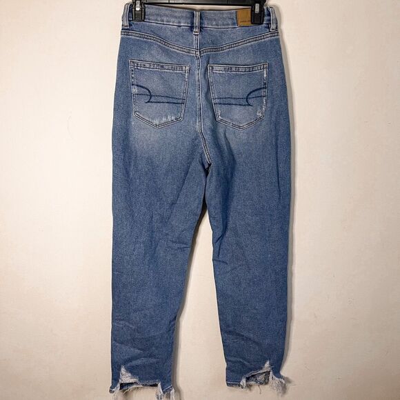 American Eagle Distressed Curvy Mom Jeans Size 4 - Picture 2 of 10